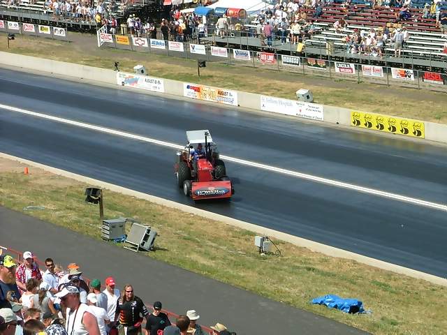 Around_The_Track-3-1